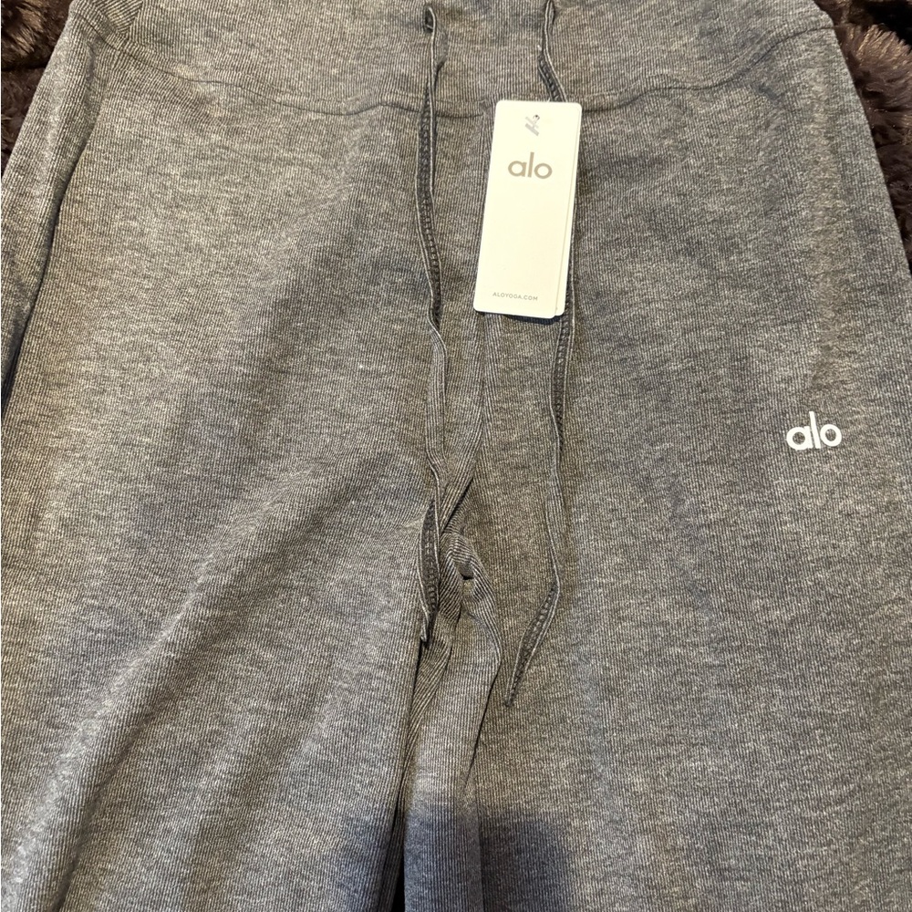 Alo straight leg yoga sweats - Picture 3 of 4